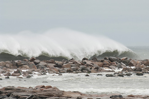 Hurricane José Huge Wave Pt. Judith, RI